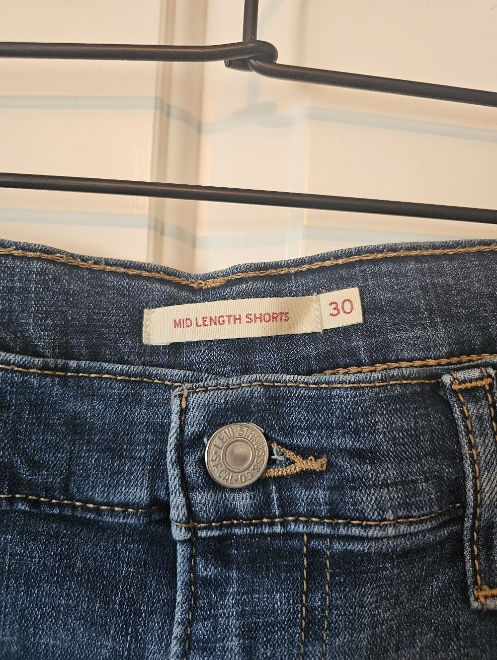 Women’s Dark Blue Denim Levi Strauss Shorts - Classic Rolled Hem - Picture 2 of 4